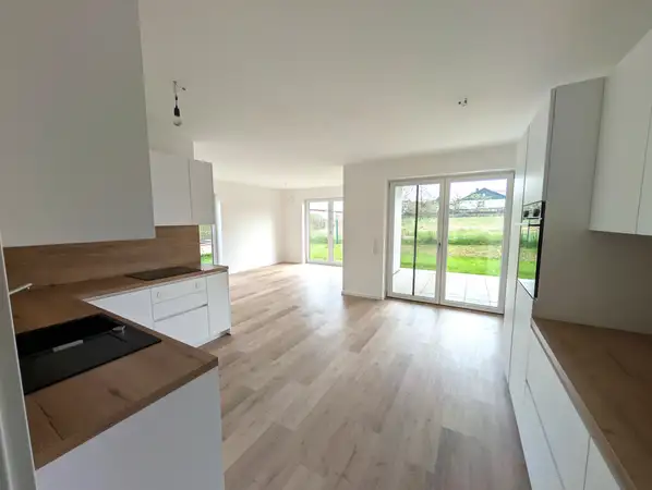 Hochwertige, neuwertige Erdgeschosswohnung mit Garten in ruhiger Lage in Fürstenzell