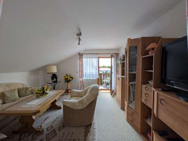 Helle DG-Wohnung mit Balkon und guter Raumaufteilung