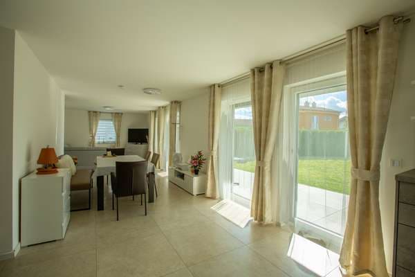 Neuwertige EG Wohnung mit Garten - Einziehen und Wohlfühlen